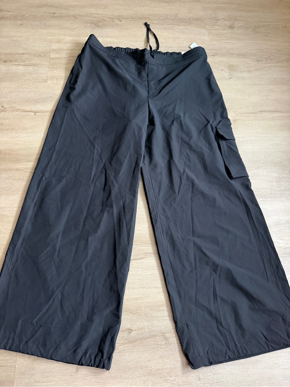 Old Navy Stretch Tech Quick Dry Wide Leg Cargo Pants Black SZ L NWT
